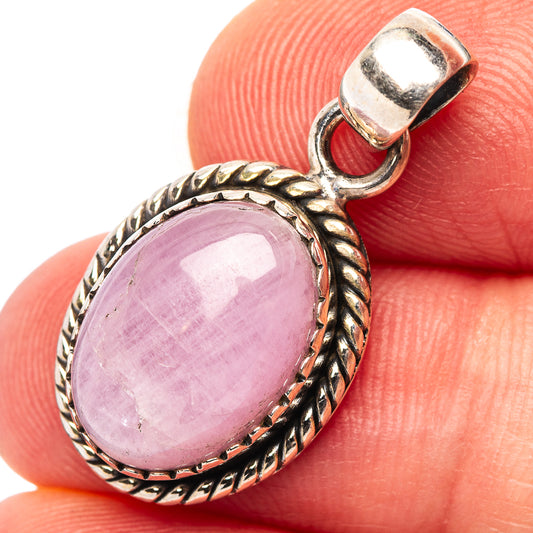 Oval pink kunzite gemstone pendant in .925 sterling silver rope bezel setting