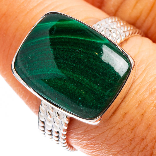 Dark green malachite cabochon ring in .925 sterling silver, textured band