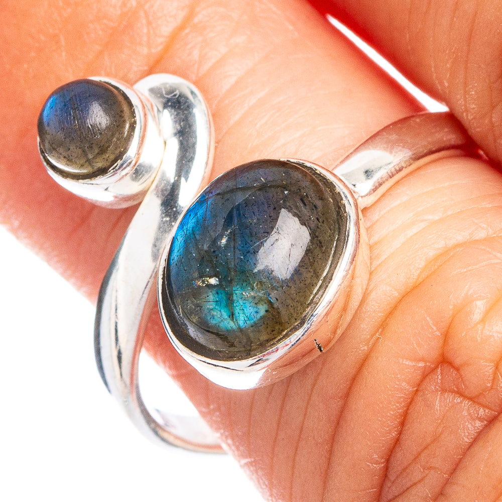 Sterling silver labradorite oval ring with blue flash gemstone