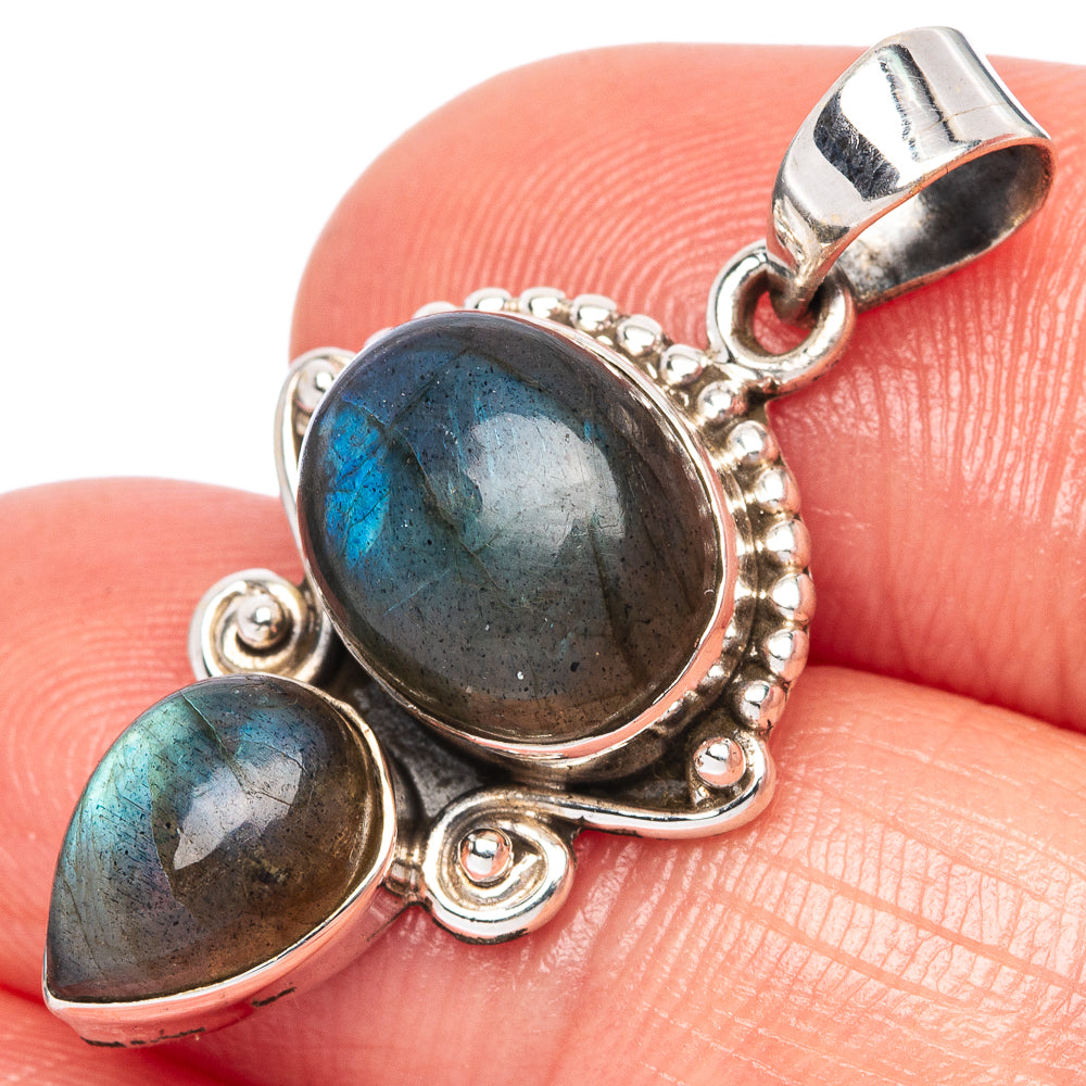 Labradorite Dainty Pendant 1 1/4" (925 Sterling Silver) P43555