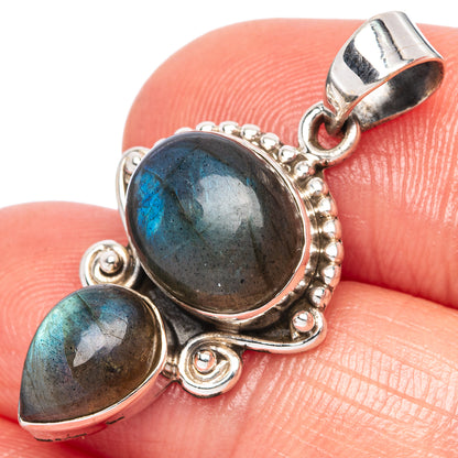 Labradorite Dainty Pendant 1 1/4" (925 Sterling Silver) P43555