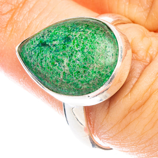 Sterling silver ring with green maw sit sit oval cabochon gemstone