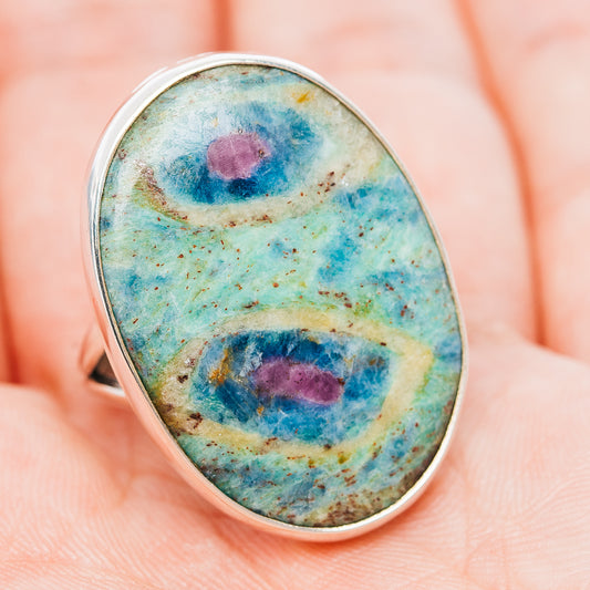 Close-up oval fuchsite gemstone ring in .925 sterling silver with purple-red spots