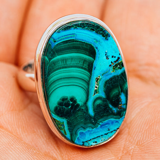 Oval turquoise-green malachite cabochon sterling silver ring, side view