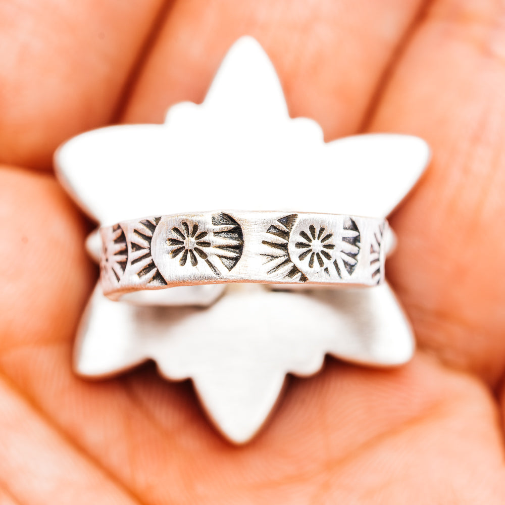 .925 sterling silver adjustable ring with etched band and flower-shaped top