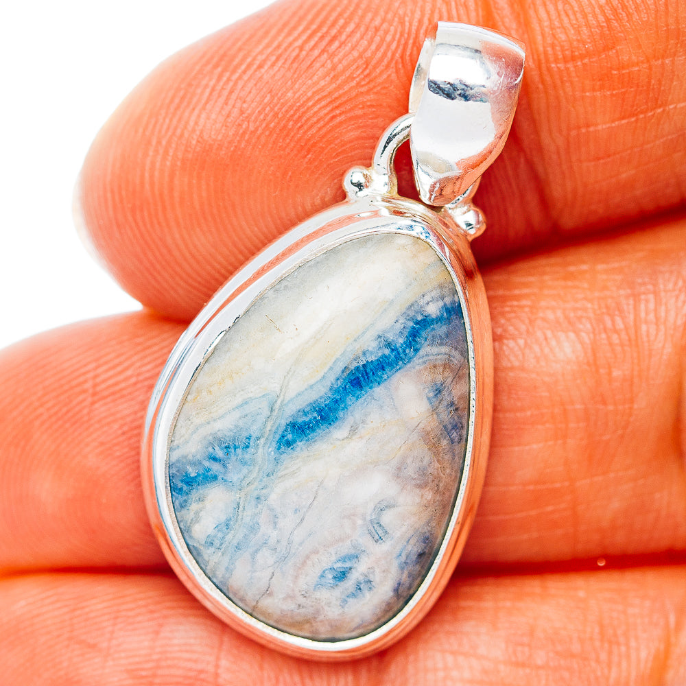 Oval blue scheelite pendant in .925 sterling silver with hinged bail
