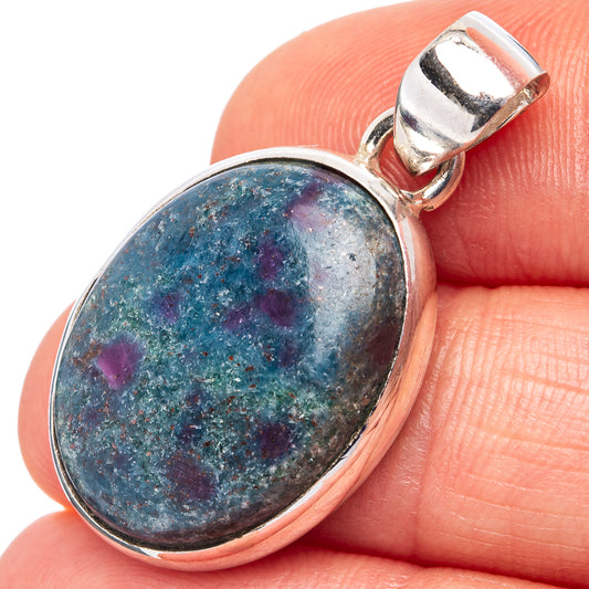 Oval kyanite-stone pendant in .925 sterling silver, blue with purple speckles