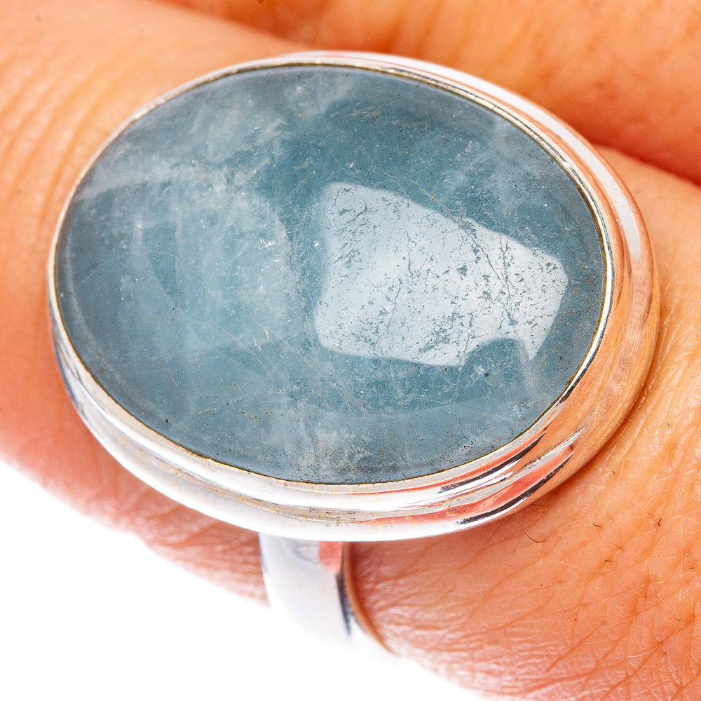 Aquamarine oval cabochon ring in polished 925 sterling silver, close-up top view