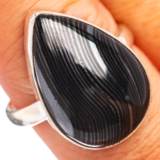 Sterling silver ring with black teardrop stone, vertical striations