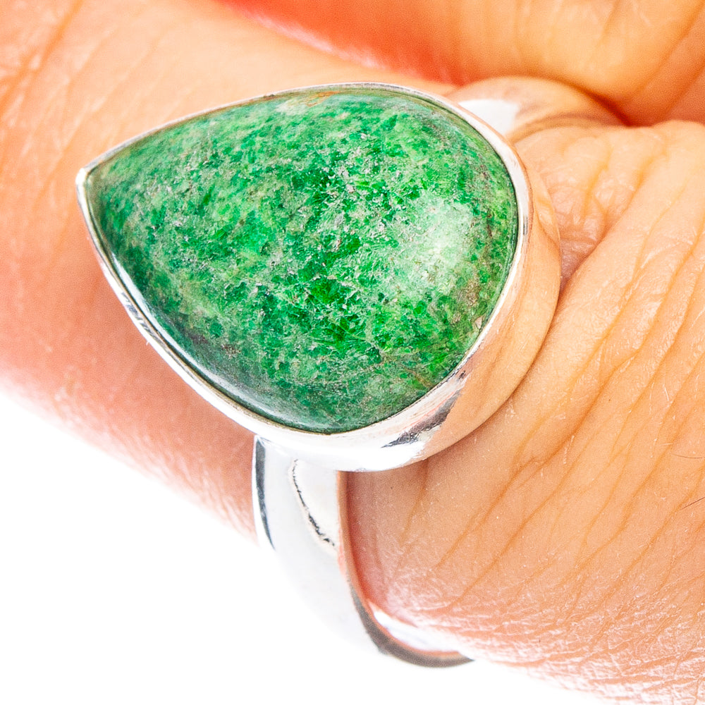Sterling silver ring with oval green maw sit sit gemstone, polished bezel