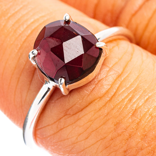 Garnet ring in .925 sterling silver with faceted oval red gemstone