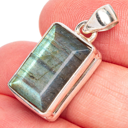 Labradorite Pendant 1 1/8" (925 Sterling Silver) P40123