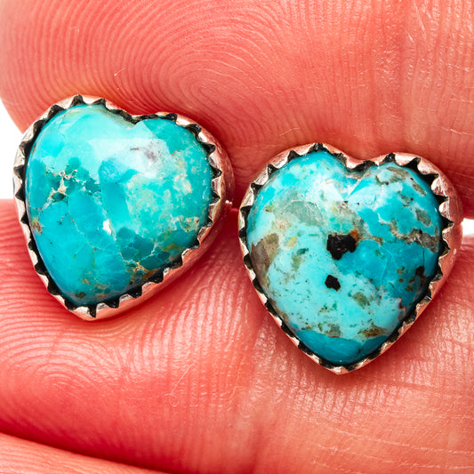 Turquoise heart stud earrings in .925 sterling silver, scalloped bezel