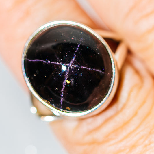 925 sterling silver ring with dark star garnet cabochon in round bezel