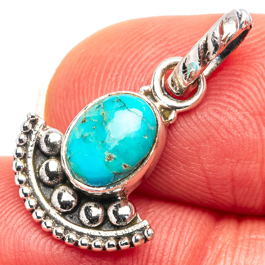Close-up oval turquoise cabochon pendant bezel with .925 sterling silver scalloped edge