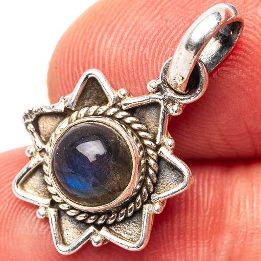 Sterling silver labradorite pendant with round blue-gray stone and star-shaped frame