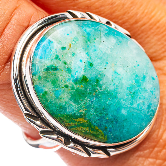 Oval Peruvian opal ring in .925 sterling silver, green-blue stone close-up