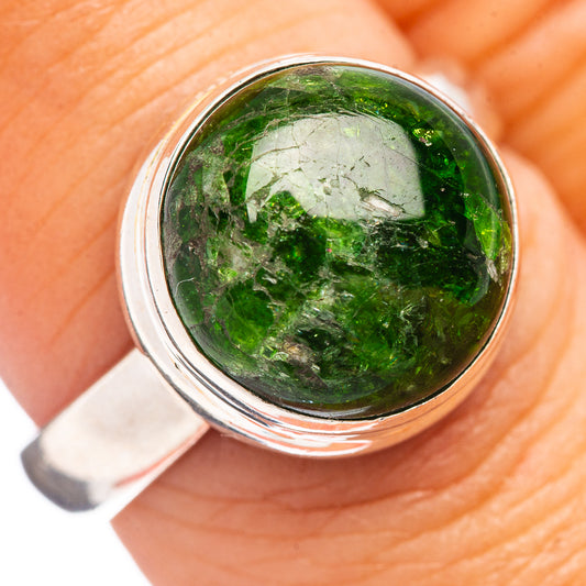 Sterling silver ring with round green chrome diopside gemstone, size 8
