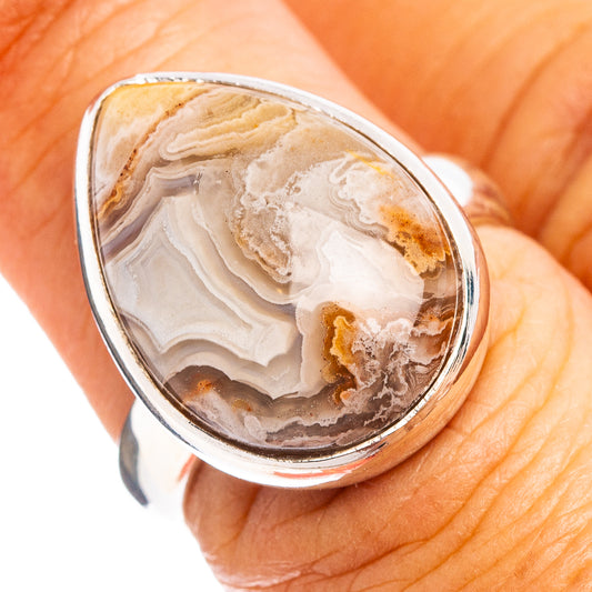 Oval lace agate ring in .925 sterling silver, bezel with beige-brown banded stone