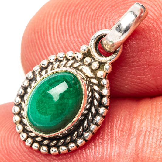 Oval malachite pendant in .925 sterling silver with ornate bead and rope border