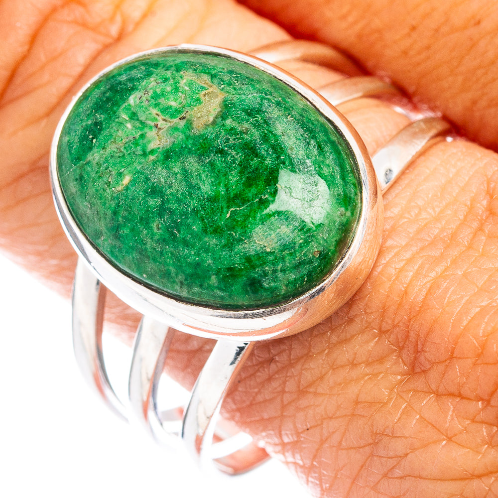 Maw Sit Sit sterling silver ring with round green stone, size 11.75