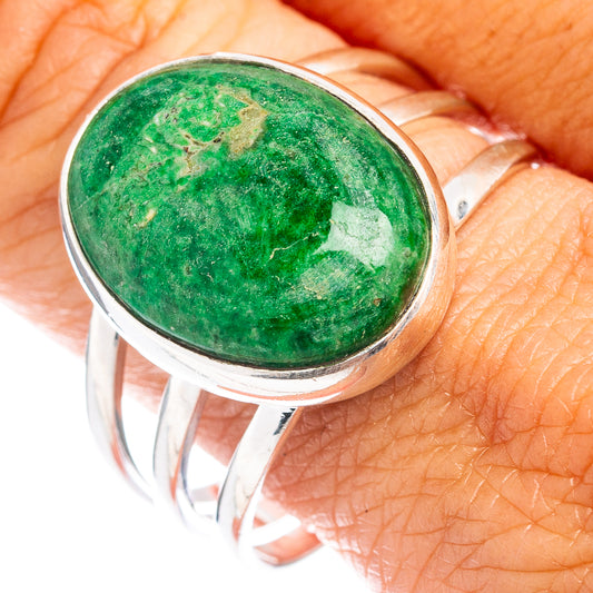 Maw Sit Sit sterling silver ring with round green stone, size 11.75