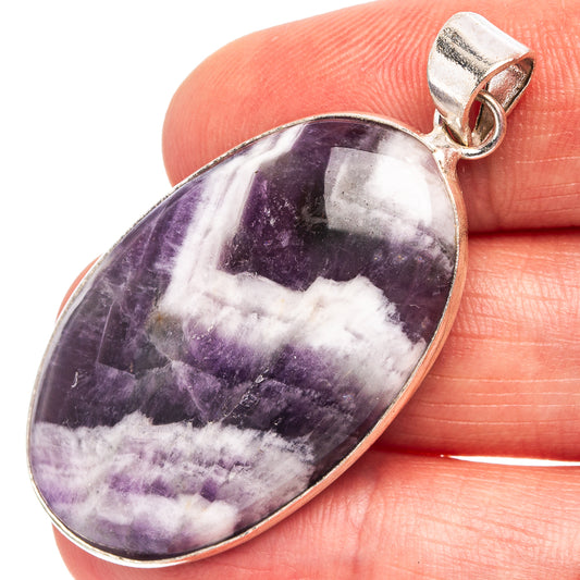 Silver-plated amethyst cabochon pendant, oval chevron pattern