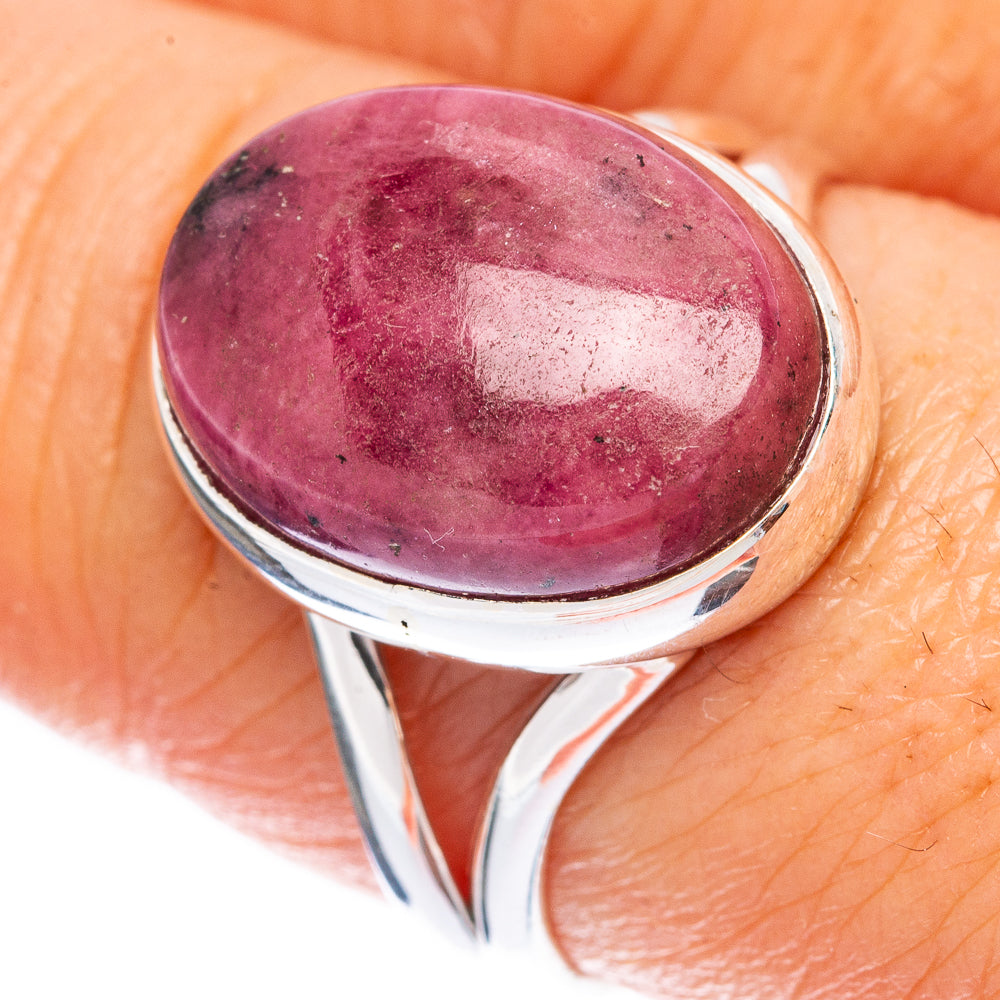 Close-up oval pink tourmaline cabochon sterling silver ring, size 8.25