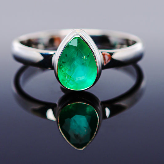 1ct Premium Zambian Emerald Ring Size 8 (.925 Sterling Silver)