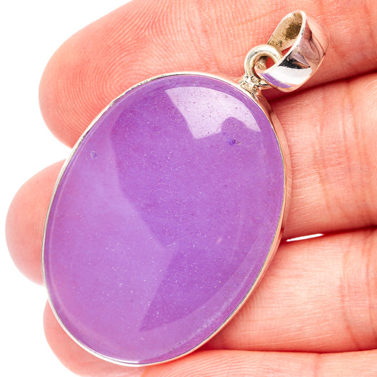 Purple aventurine oval pendant with .925 sterling silver bail, close-up on gemstone
