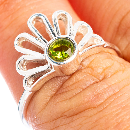 Sterling silver daisy ring with round peridot green gemstone and raised petal design