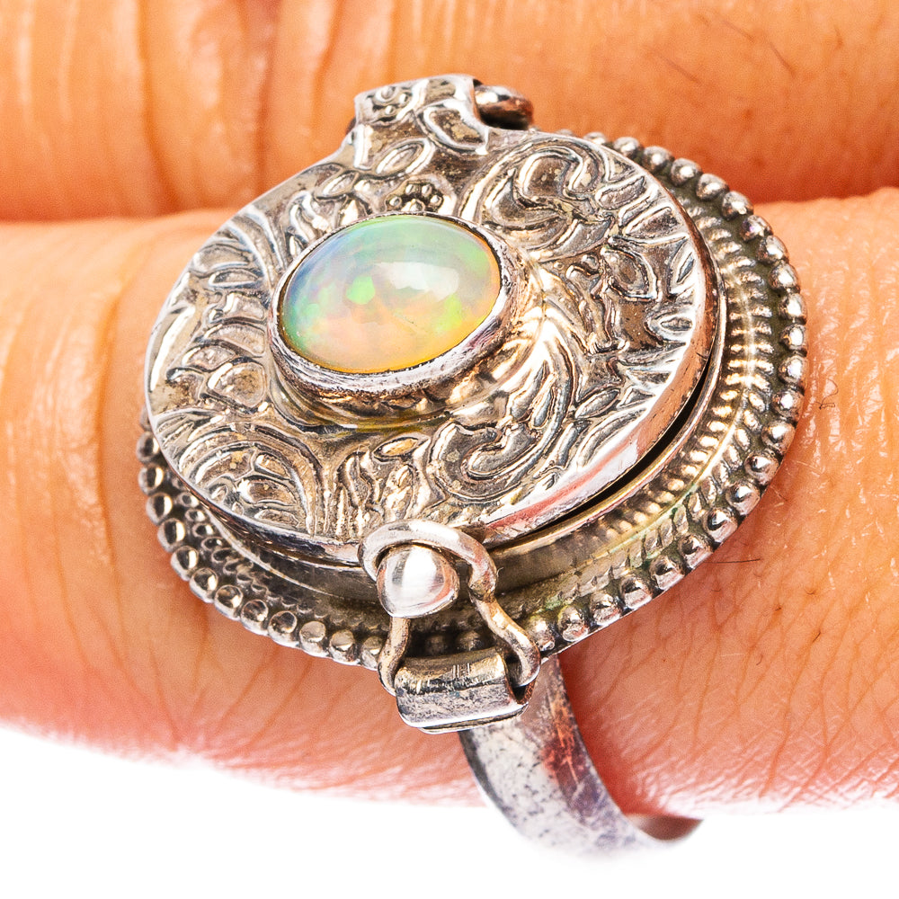 Silver filigree ring with oval opal cabochon and decorative bezel, size 9.75
