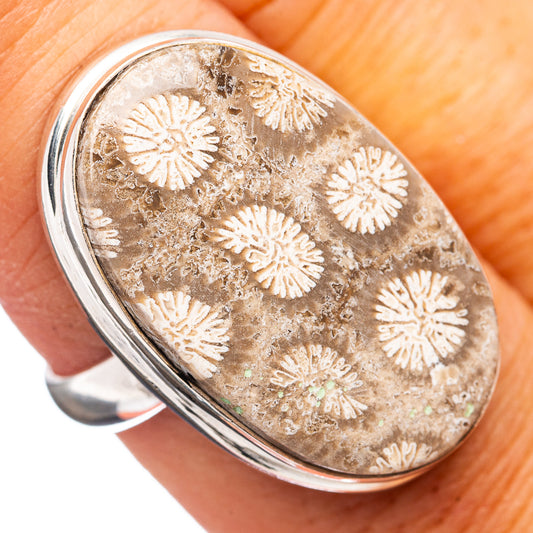 Oval .925 sterling silver ring with fossil coral cabochon, detailed white daisy pattern