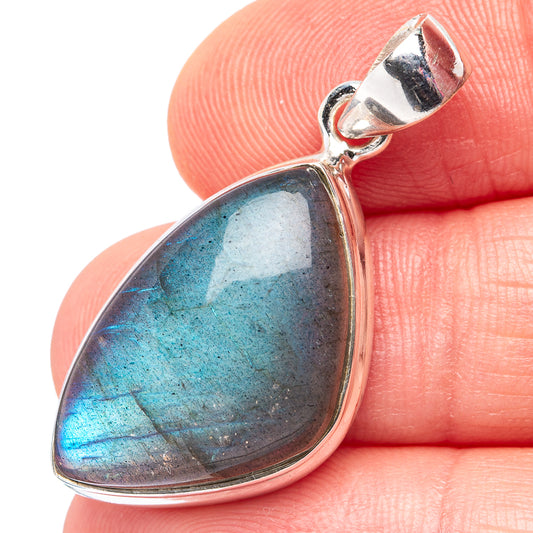 Labradorite teardrop pendant in .925 sterling silver, close-up on bail and bezel