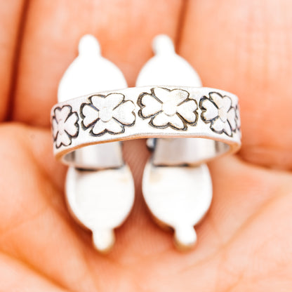 Sterling silver adjustable ring with engraved floral band design