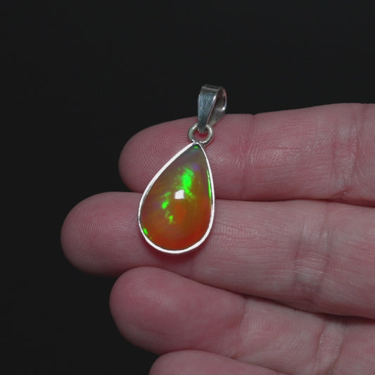 9.9ct Ethiopian Opal Pendant 1 1/4" (.925 Sterling Silver) PD52293