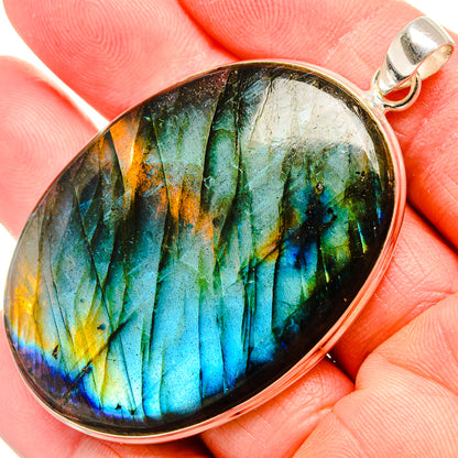 Labradorite oval pendant in 925 sterling silver with iridescent blue-green flash and bail