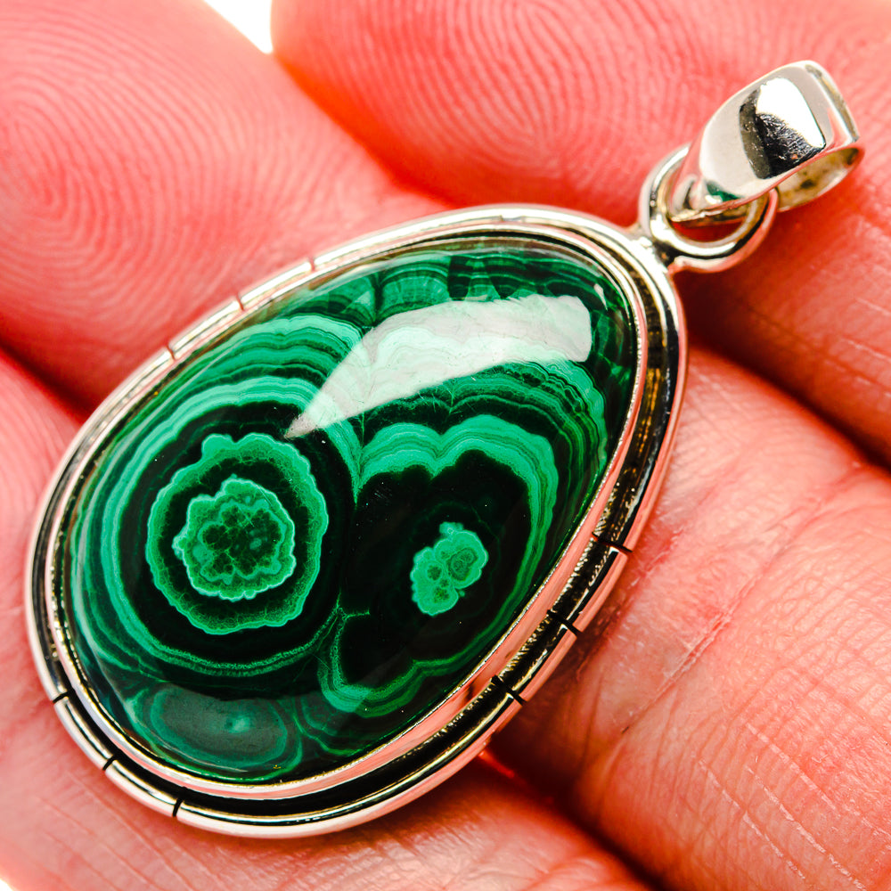 Oval malachite pendant in 925 sterling silver with textured border and small bail
