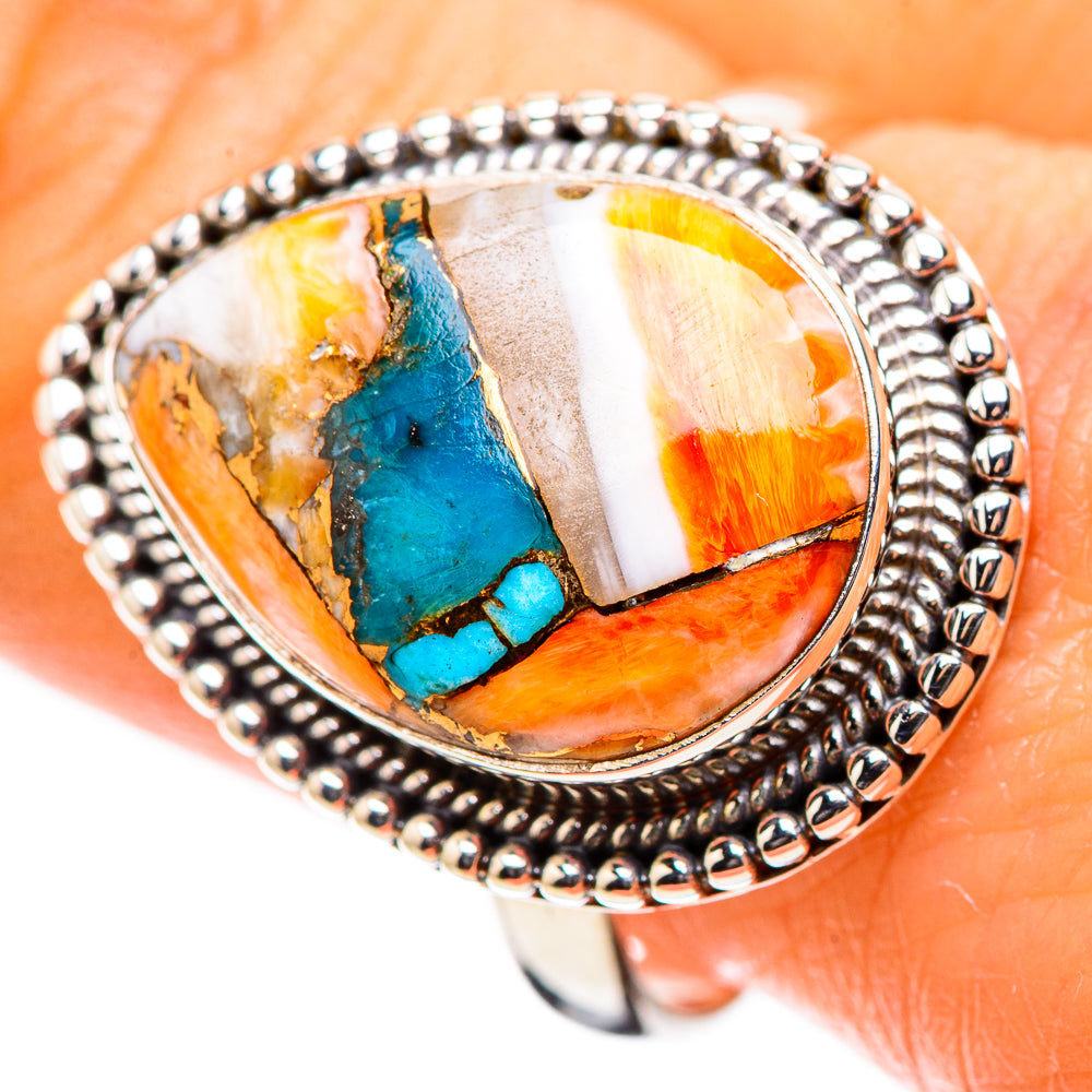 Sterling silver oval ring, turquoise and orange spiny oyster inlay close-up