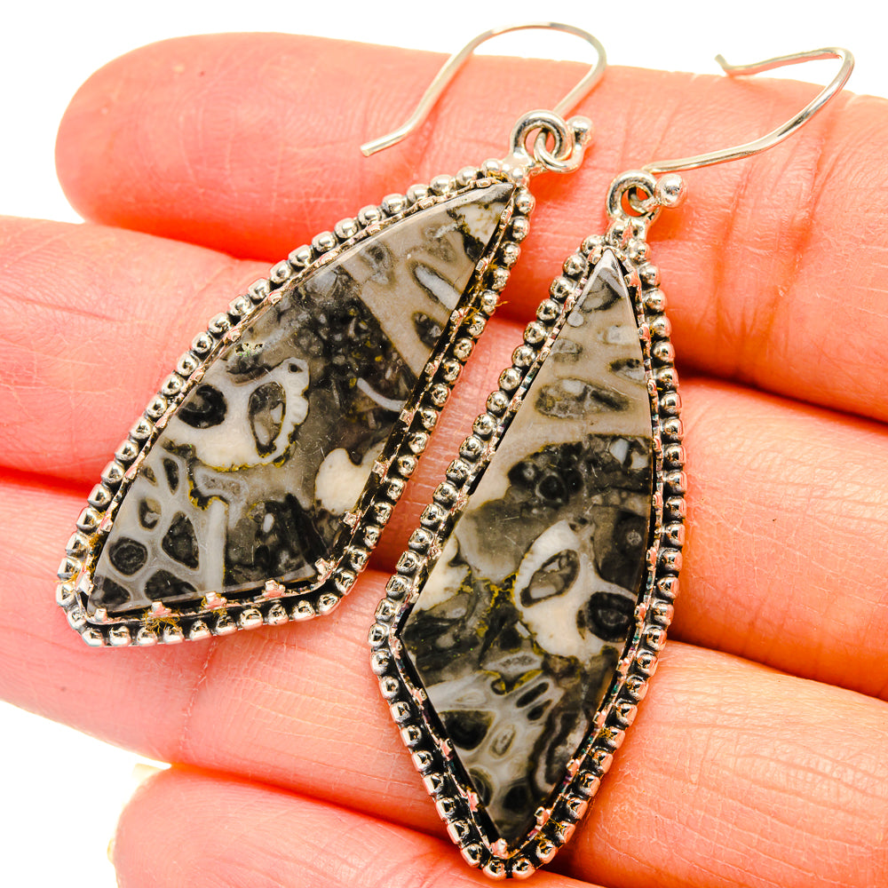 925 sterling silver tube agate teardrop hoop earrings, black-and-white patterned.