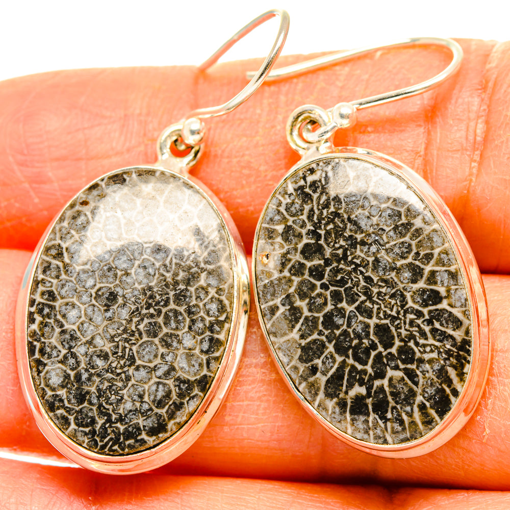 Oval sterling silver drop earrings with stingray-pattern in black and gold