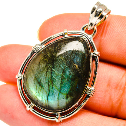 925 sterling silver labradorite pendant with oval bezel and blue-green flash cabochon