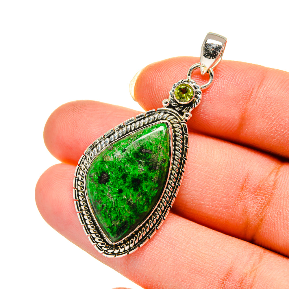 925 sterling silver pendant, pear-shaped green Maw Sit Sit with round green accent