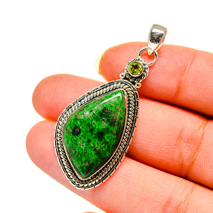 925 sterling silver pendant, pear-shaped green Maw Sit Sit with round green accent