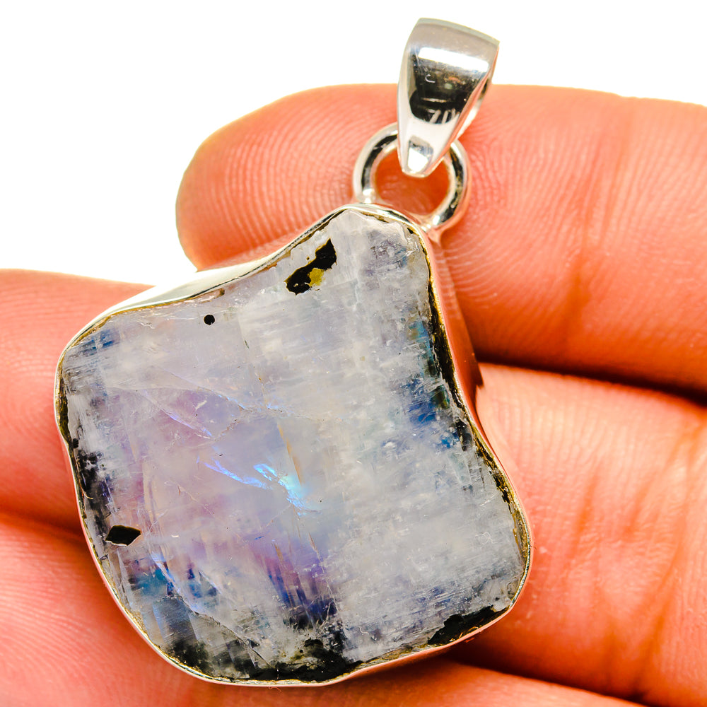 Heart-shaped rainbow moonstone pendant in 925 sterling silver, polished edge bail