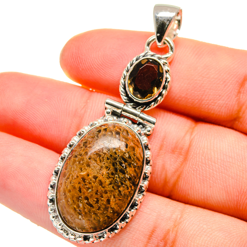 Oval smoky quartz gemstone pendant in 925 sterling silver, close-up on chain bail