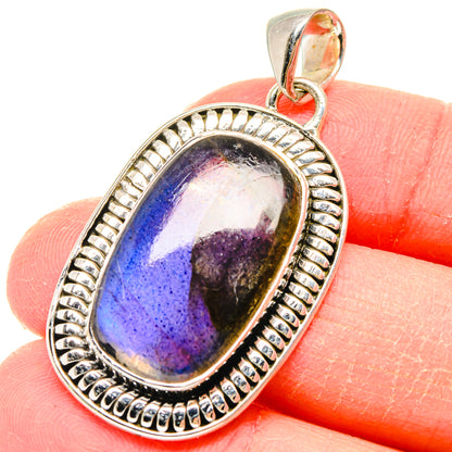 Oval labradorite pendant in 925 sterling silver, blue-purple flash, teardrop bail