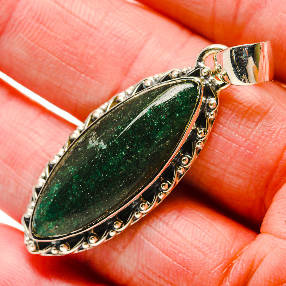 Green aventurine oval pendant with 925 sterling silver bezel and scalloped edging