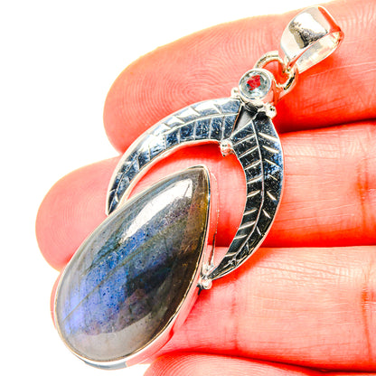 Labradorite Pendants handcrafted by Ana Silver Co - PD19101