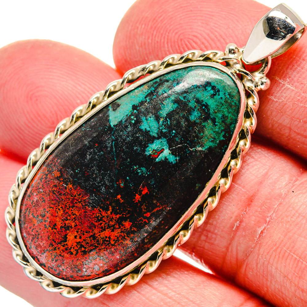 Sterling silver pendant with oval red-green black stone, rope bezel, top bail detail